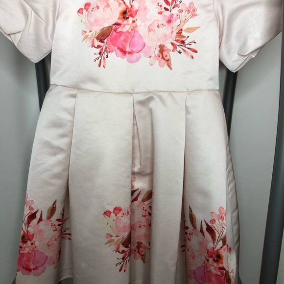 PALE PINK FLORAL PRINT PLEATS & SHORT DRESS - Picture 3 of 7